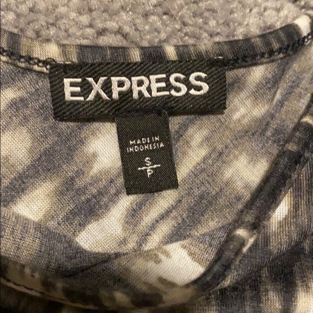 Express Top - Picture 2 of 5